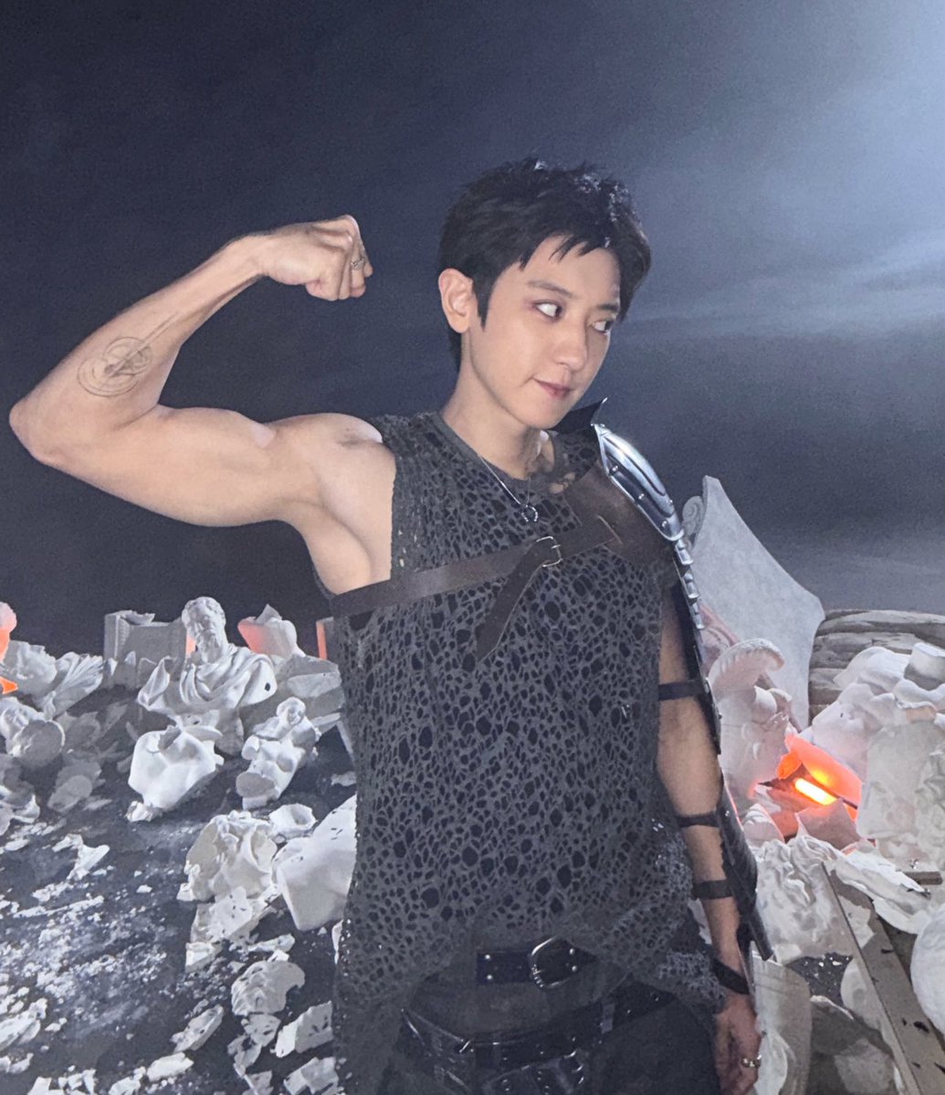 PCY_BASE's tweet image. #CHANYEOL, THE FINEST MAN TO EVER EXIST