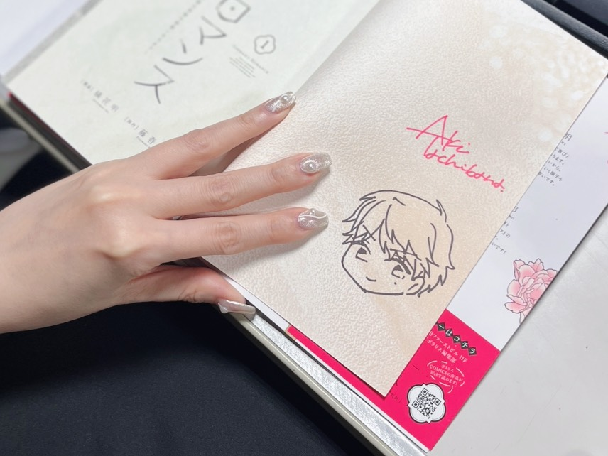 ⋆͛♡⋆͛書店訪問⋆͛♡⋆͛

#銀幕ロマンス 絶賛好評発売中❕

橘花明先生(<a href="/aki_tachibanaT/">橘花 明🐈‍⬛コミックス1/15＆2/18発売</a> )と
フタバ図書 TSUTAYA TERAイオンモール福岡店
さま(<a href="/futaba_fukuoka/">フタバ図書 TSUTAYA TERAイオンモール福岡店</a> )に
訪問いたしました💖📚

コミックコーナーには
複製原画を飾っていただいております📖
素敵な展開ありがとうございます🌟