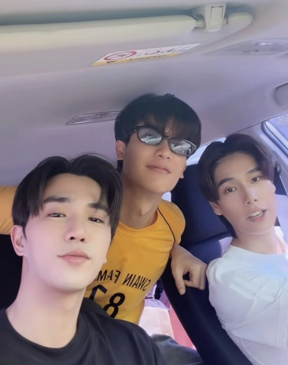 yyppyyp's tweet image. : เดี๋ยวพี่ไปไหว้พระกับเจมก่อนเทอถ่ายเสร็จรึยังครับ
: เสร็จแล้วครับแต่จะไปเที่ยวเล่นกับพี่เตกับพี่เพิ้ดก่อนพี่ไม่บอกก่อนอะว่าจะมา เค้านัดพี่เตกับพี่เพิ้ดไปแล้ว
: เซอร์ไพรสไงครับ
: ไม่เลยสักนิด😾 พี่รอเค้าได้ไหม
:โอเคครับพี่รอได้อยู่แล้ว…