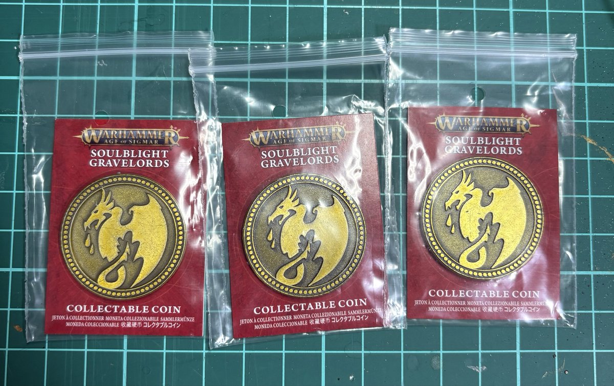 hal425wx9's tweet image. なぜか手元に3枚あるソウルブライトのコインなんだけど、今月のコインのデスウォッチと交換してくれる方はいらっしゃるだろうか...😓
#ウォーハンマー