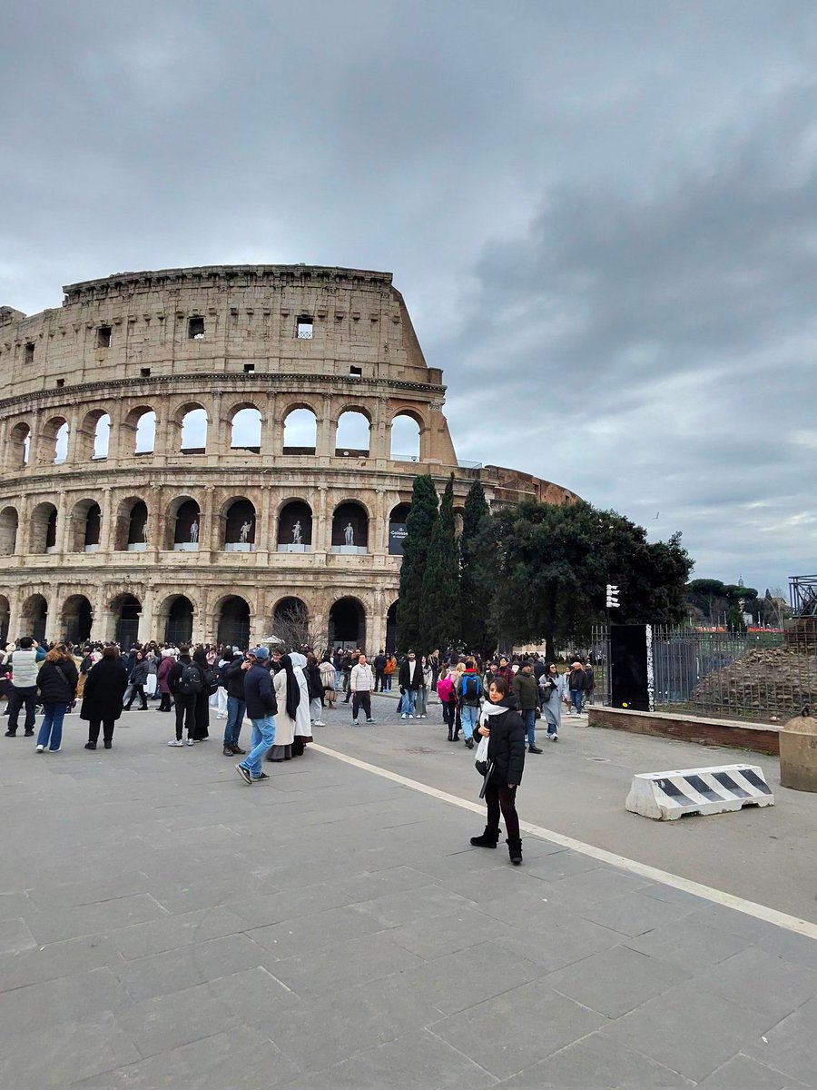 ZOPOPYA's tweet photo. The Vatican and Roman Colosseum 🇻🇦🇮🇹 https://t.co/UP4tWfAPdf