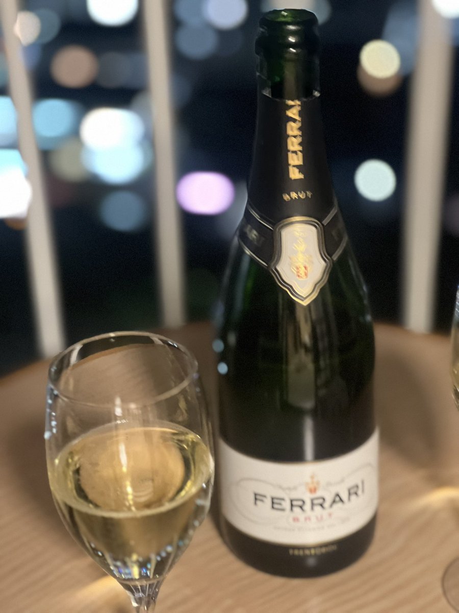 靴下いただきました。ありがとう仙台のこけしちゃんとスズメちゃん大事にします。あんみつ食べてホカンス感想言って名残惜しいけどまた今度^_^