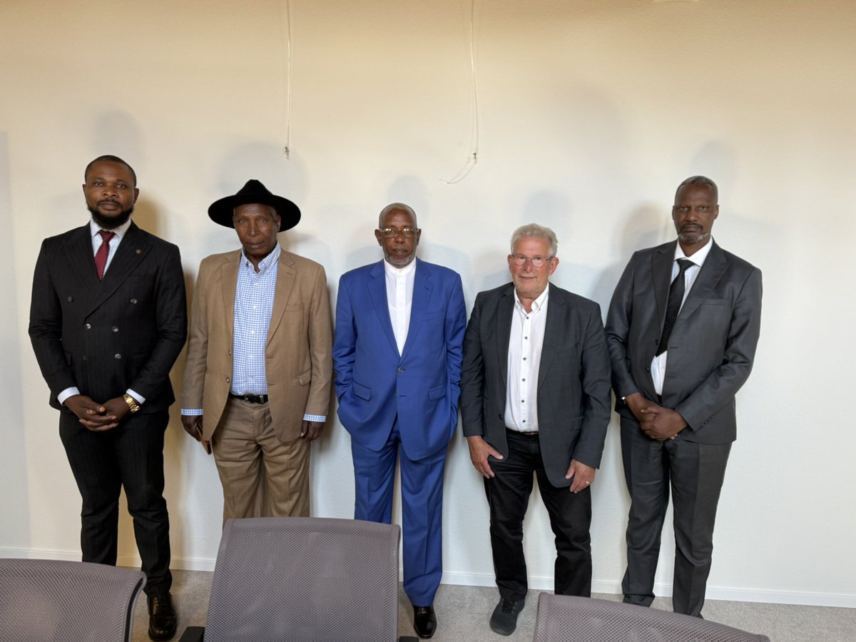 RDC🇨🇩♥️

Moment d’échange enrichissant avec le vice-président de la Chambre des Députés luxembourgeoise !

En compagnie des leaders banyamulenge.
La paix et l’unité pour la RDC 🇨🇩

La rhétorique rwandaise sur les Banyamulenge ne passera plus jamais. Place à la diplomatie