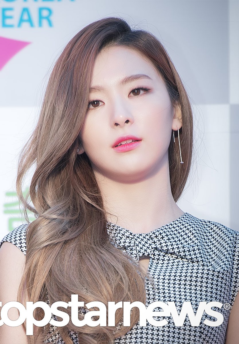 10년 전 아이린&amp;슬기
#2016서울가요대상 #레드벨벳 #RedVelvet #아이린 #IRENE #슬기 #SEULGI
topstarnews.net/news/articleVi… <- Original Photo