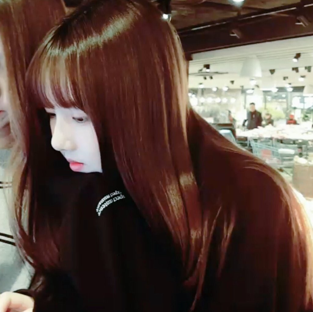 gfriend_theluv's tweet photo. 10년 전 예린님 훈녀력 이 수준이었는데 폰이 없어서 사진 많이 못 남긴 거 하ㅠ https://t.co/7QiEJwrNFG