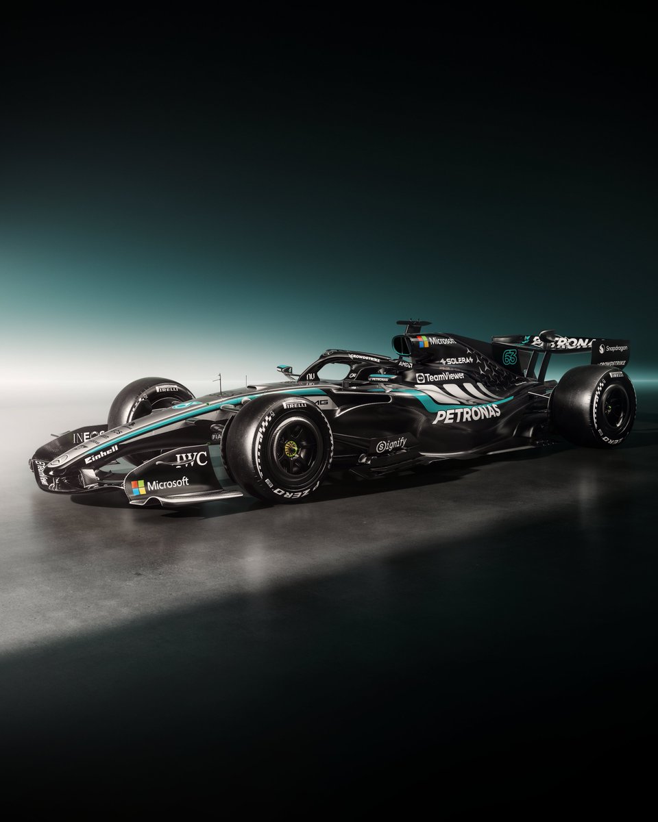 MercedesAMGF1's tweet image. The new era starts here. Introducing our W17 🤍🖤