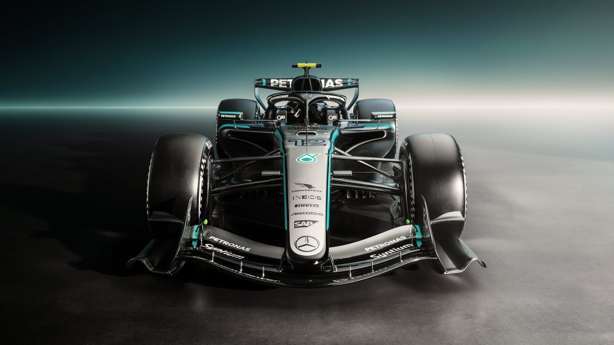MercedesAMGF1's tweet image. The new era starts here. Introducing our W17 🤍🖤