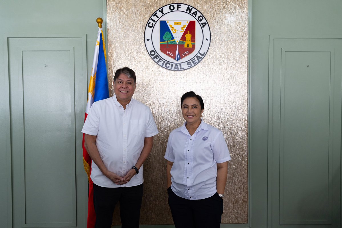 kikopangilinan's tweet image. HELLO, NAGA! HELLO, CAM SUR! 🌾💚

Bumisita tayo kay dating Vice President at ngayong Mayor Leni Robredo sa Naga City Hall para sa mas matibay na pagtutulak sa full implementation ng Sagip Saka Act—ang batas na nagbibigay-daan sa gobyerno na bumili ng agricultural products…