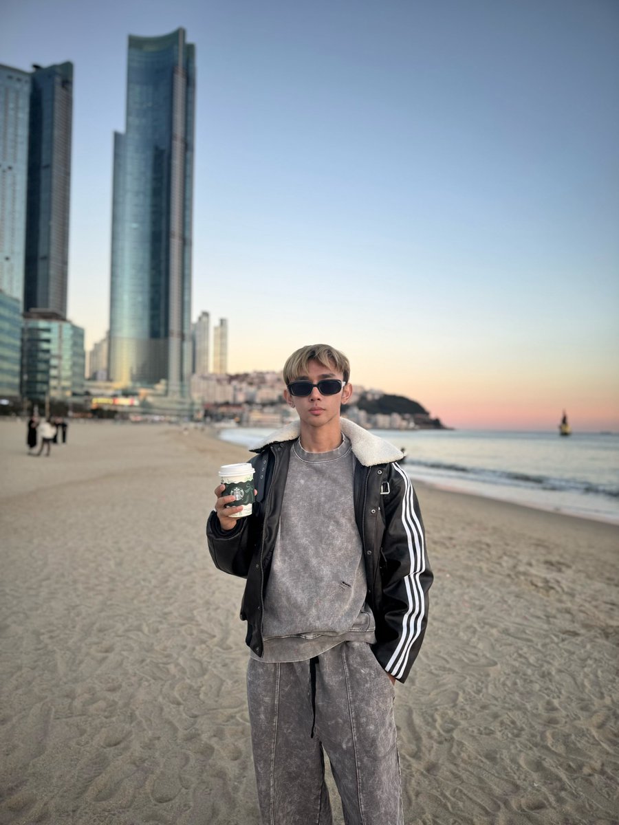 aggato2's tweet photo. dont need anything , i just need busan for long time https://t.co/JfeEOznewn