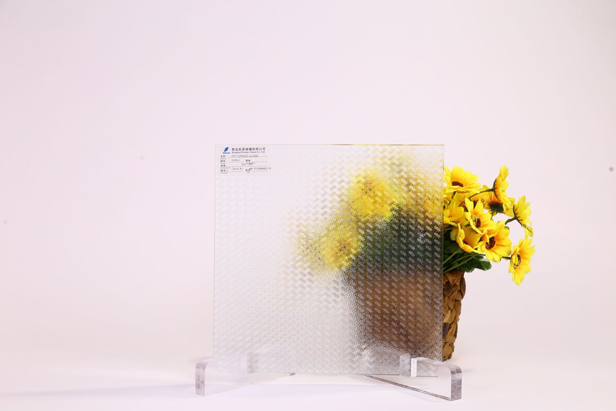 gzhnl238231's tweet image. We offer a wide range of classic and contemporary patterns—from traditional Reeded and Rain to modern geometric designs. Each sheet transforms light, creating soft illumination and beautiful visual effects while obscuring direct views.
#PatternedGlass #TexturedGlass #RolledGlass