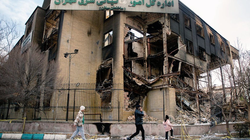 IranObserver0's tweet image. ⚡️BREAKING 

Iran has released a complete list of the damage caused during the recent unrest

● 305 ambulances and buses
● 24 gas stations
● 700 convenience stores
● 300 private homes
● 750 banks
● 414 government buildings
● 749 police stations
● 120 Basij centers
● 200…