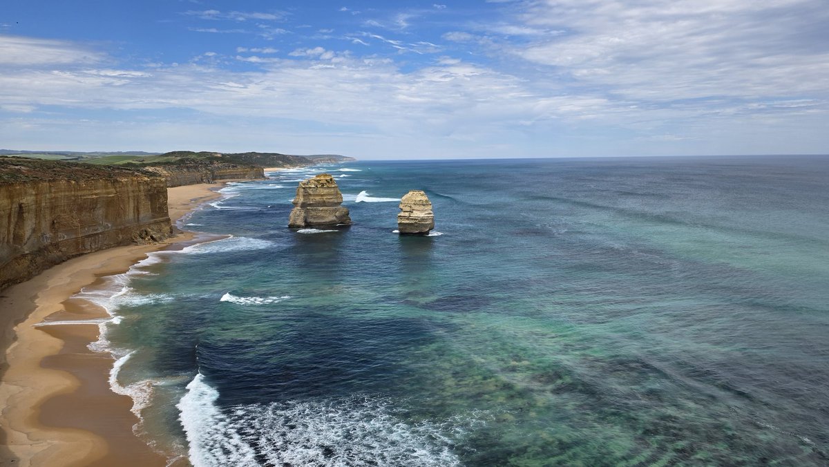 _maeil_'s tweet image. 유일하게 재방문했던 나라는 호주예요 

이민자들이 정착한 나라라 호주 음식이 따로 있는 건 아니지만 아시아 음식점이 많아서 한국인 입맛에도 잘 맞고요 

자연과 도시의 장점을 모두 갖추어서 장거리 비행만 괜찮다면 너무 좋은 나라예요👍