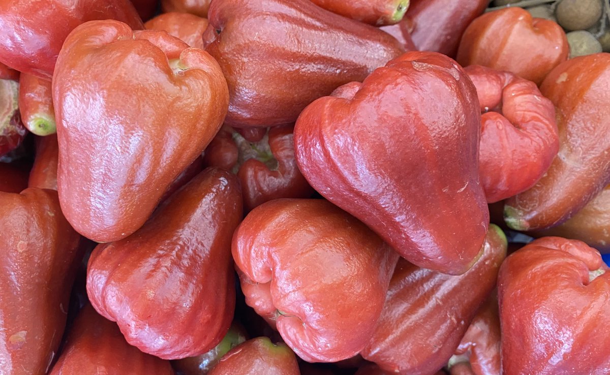 ﾄｶに出てきた台湾の食べものと飲み物🍚🥤 蓮霧（レンブ) 甘くて