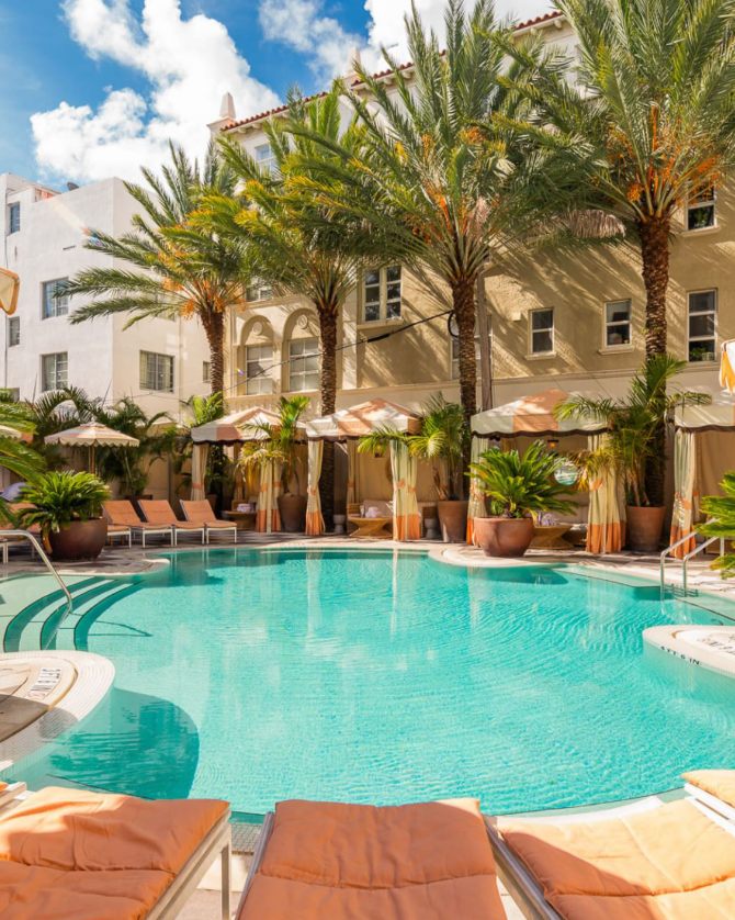 The #ArtDeco movement turned #swimmingpools into true works of art 🏊‍♂️💎
Here are some of the most iconic ones ⤵️

🏊 Piscine Molitor, Paris
🏊 Stadtbad Neukölln, Berlin
🏊 Jubilee Pool, Penzance
🏊 Hotel Raleigh Pool, Miami

Would you add any others? We’d love to hear from you!