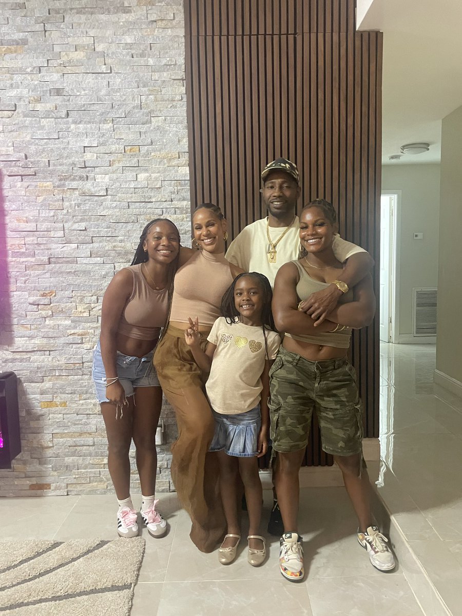 pick_six22's tweet image. This is my resume. A real nigga resume. You can’t fuck wit me dog. Now what’s that shit you talking again