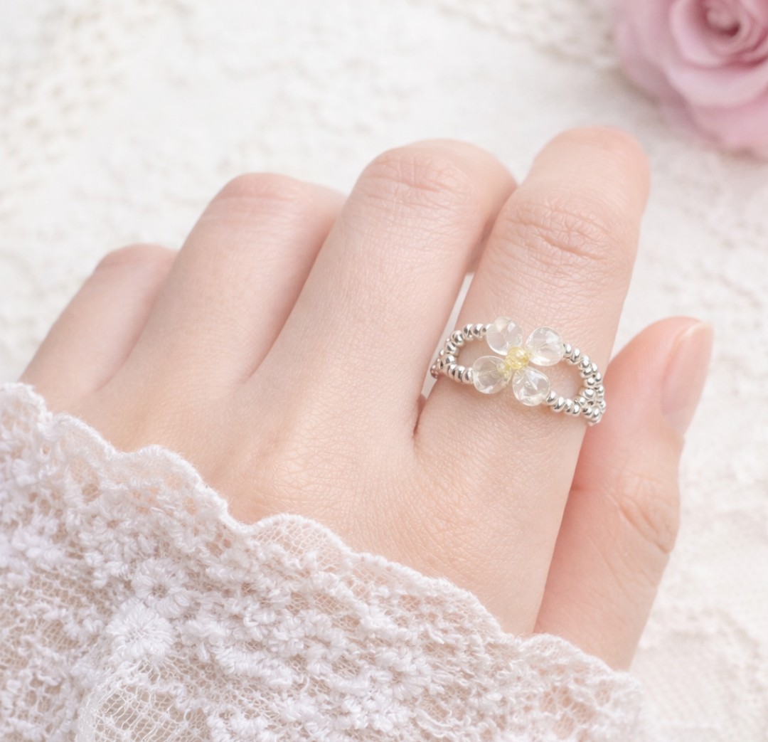 指先に、やさしい輝きを添えて。
重ねても、ひとつでも楽しめるビーズリングです。

minne▶minne.com/@yumemitamago

#ハンドメイド
#ハンドメイドアクセサリー
#ビーズリング
#大人可愛い
#minneで販売中