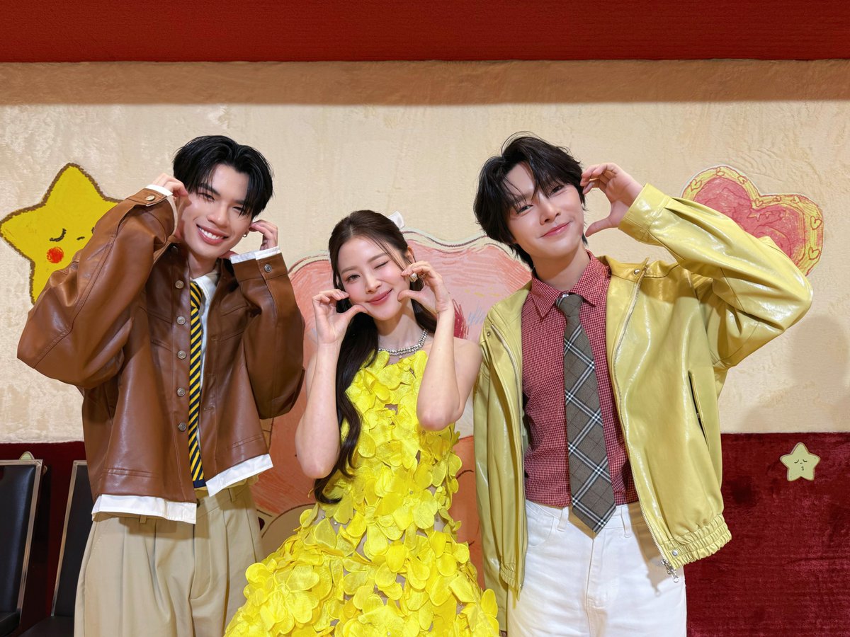 DomundiTV's tweet image. ขอขอบคุณ @POPMARTTH ที่ให้เกียรติ  “นอร์ท” @JAONORTHiom และ “อ๊อตโต้” @ottoottoo_ ได้มาร่วมกิจกรรมในวันนี้นะคะ 🥰

ขอขอบคุณแฟน ๆ ทุกคนที่มาเจอกัน รวมถึงแฟน ๆ ที่ส่งกำลังใจมาให้ทั้งสองคนด้วยนะคะ 🫶🏻✨️

#JaoNorth #ottoottoo