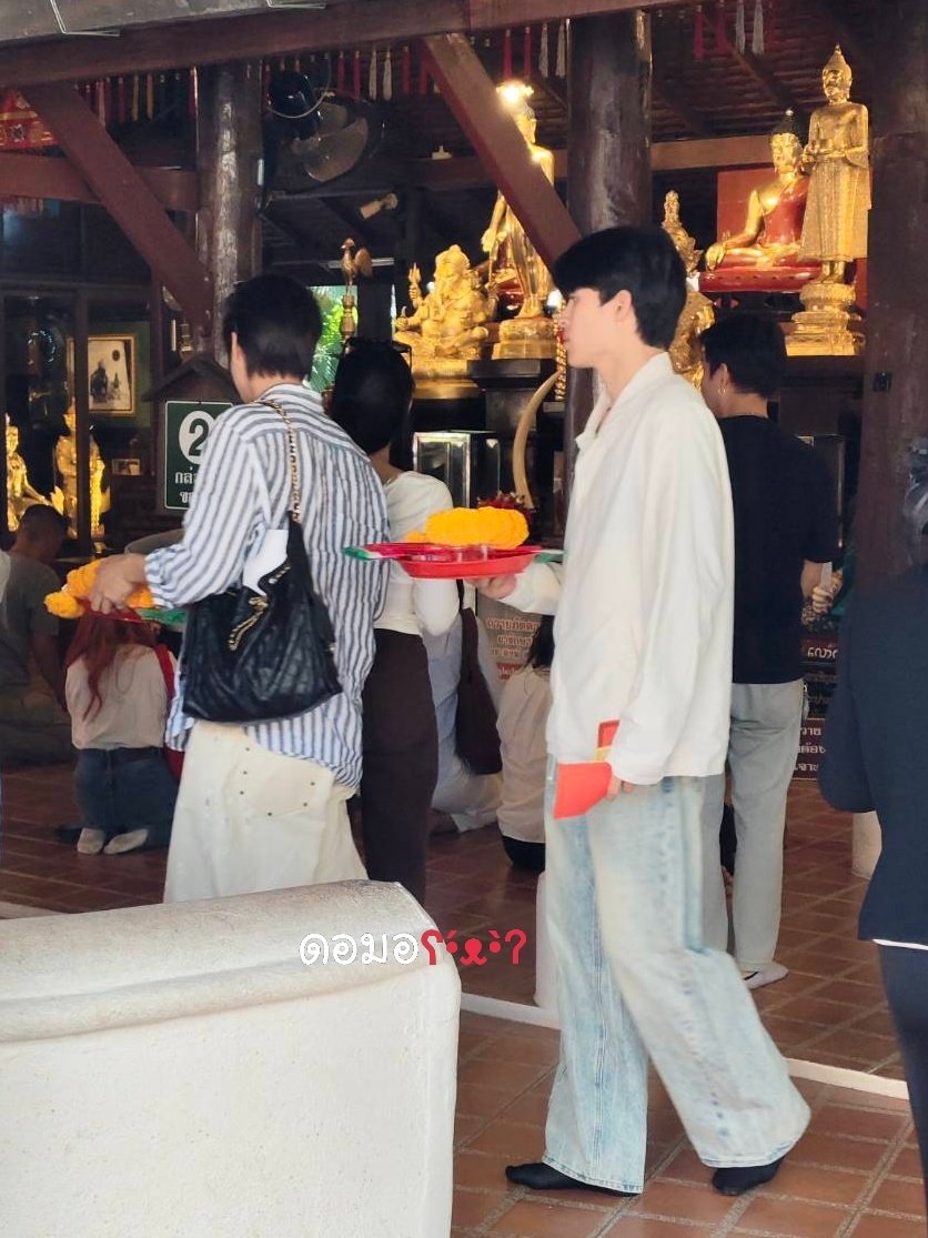 daradarim's tweet image. ความบังเอิญมีอยู่จริง เพื่อนนี่แพลนตั้งแต่ธันวาปีที่แล้วจะไปเที่ยวเชียงใหม่ ละชีบังเอิญเจอปอนด์กับเจมีไนน์จริง