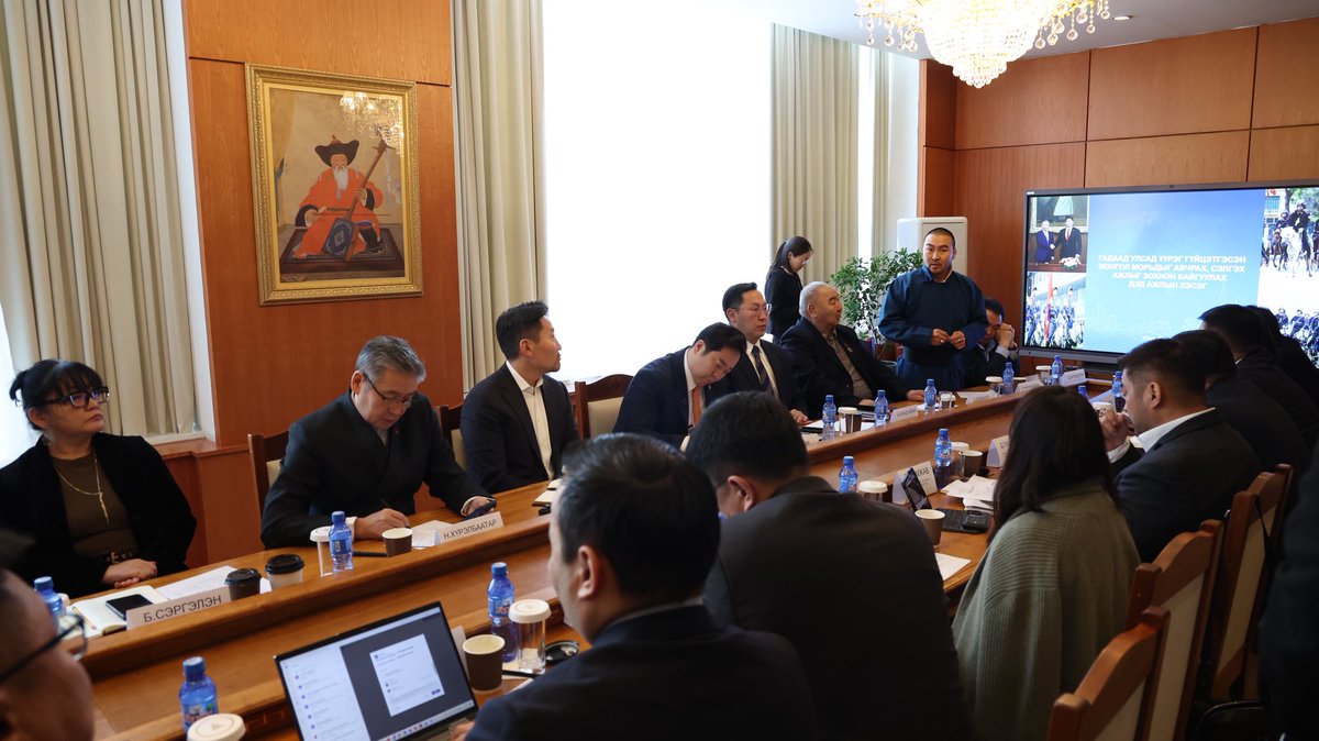 “Дэлхийн адууны өдөр”-ийг 7-р сарын 11-13-нд тэмдэглэнэ

🐎 Монгол Улсын Шадар сайд Х.Ганхуягаар ахлуулсан “Дэлхийн адууны өдөр”-ийг зохион байгуулах ажлын хэсгийн хоёр дахь хурал өнөөдөр боллоо.

✅Хуралдаанаар дэд ажлын хэсгүүдийг төлөвлөгөөний дагуу шуурхай ажиллахыг Шадар