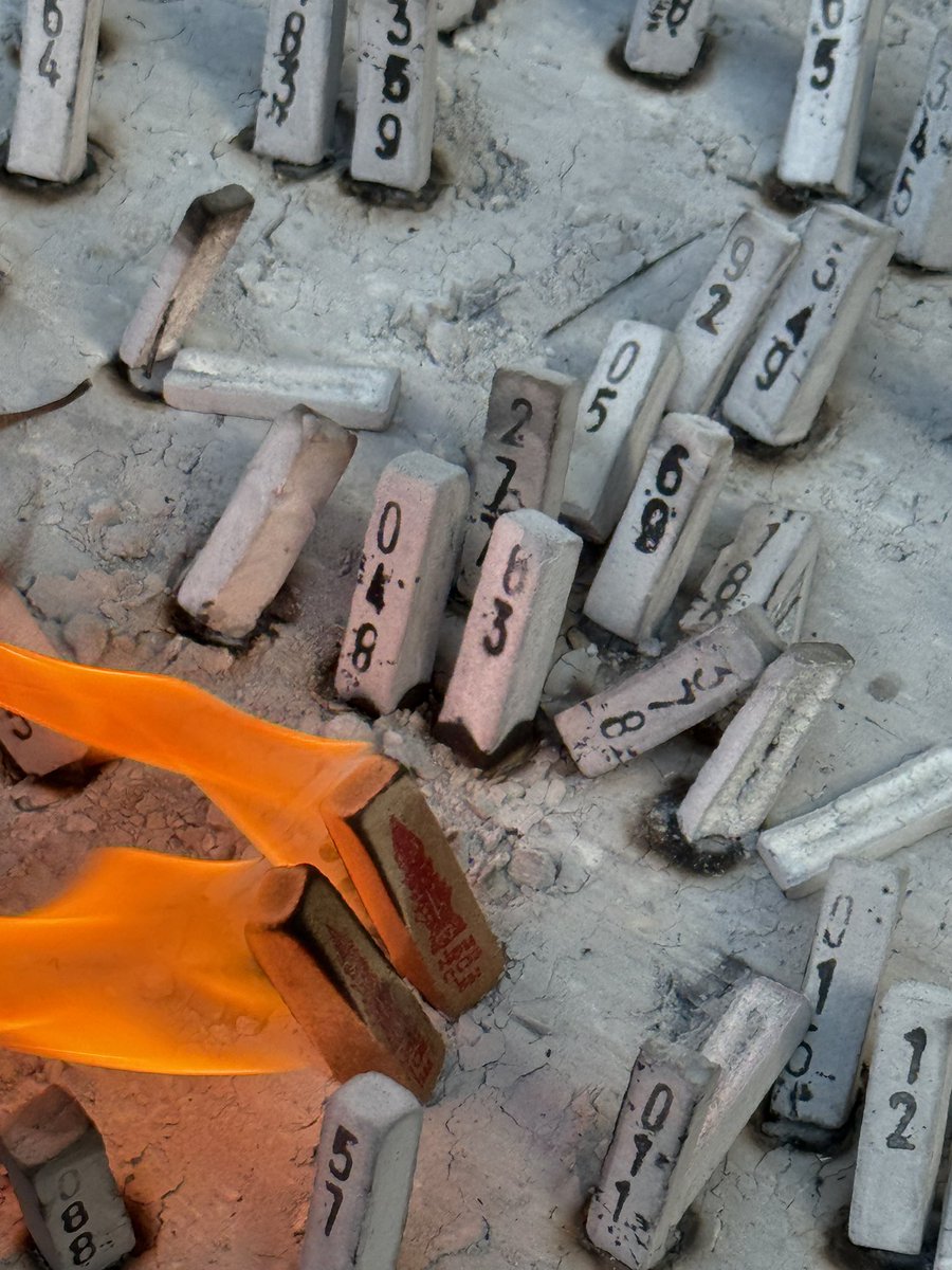 iamocto3er's tweet image. ไม่ Real time ❌

กำลังจุดธูปดูเลขอยู่หันไปช็อค ทำบุญเสร็จผมเจอพี่ดาราเลยตอนแรกไม่มั่นใจว่าเด็ก gmm มั้ย แต่นี่ได้ยินเสียงขำเจมิไนน์ 5555555555 รู้เลยว่าใช่แน่ ๆ  เอ็นจอยทริปนะค้าบทั้งปอนด์และเจมิไนน์เน้ย

ชลบุรี-เชียงใหม่ ตั้งใจบินมาเพื่อมูแต่ผลลัพธ์ไวเกินคาด…