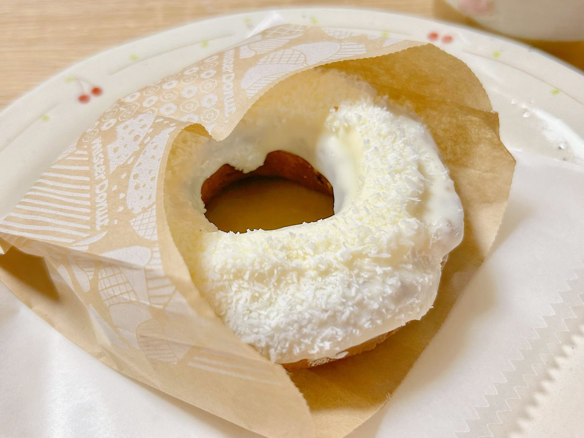 ミスドのココナッツホイップファッションが美味し過ぎてまた買いに行ってきた🫠🤍