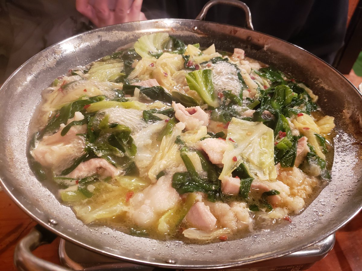 今日は池袋のもつ鍋帝王で前々々職からの同僚達と新年会ﾀﾞﾓﾝﾆ！
やっぱりここのもつ鍋が一番美味しい