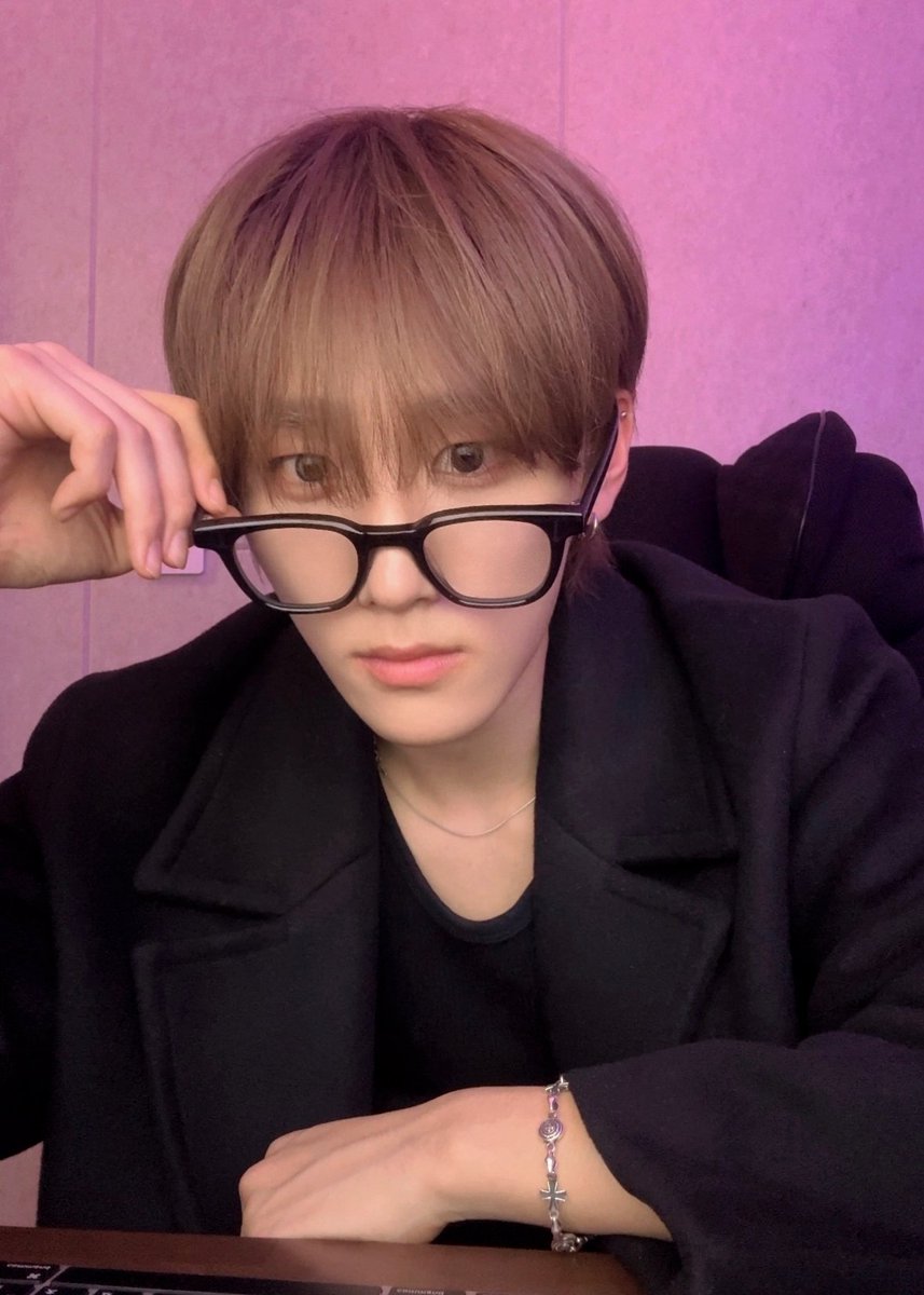 TIOT_NOW's tweet image. [#민성]
오노추 Frank Ocean - Thinking Bout You 🎧 

#김민성 #KIMMINSEOUNG
#TIOT #티아이오티