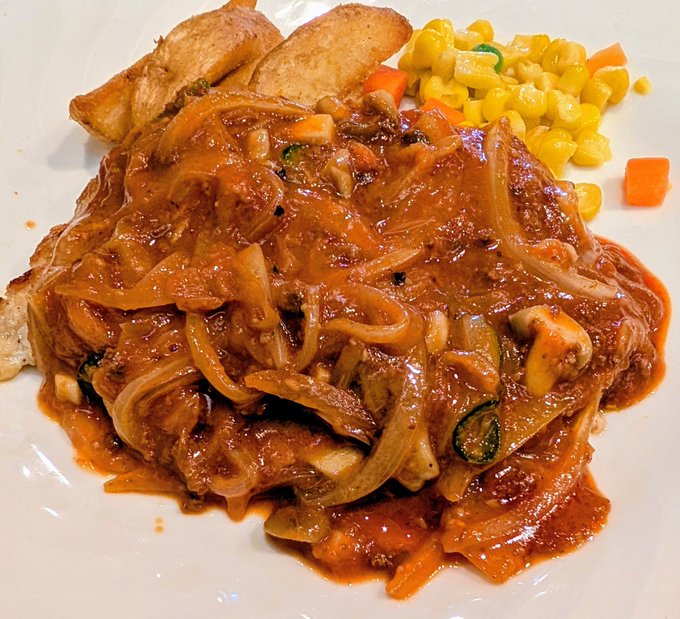 お昼ご飯は喫茶店でチキンソテートマトソース添。
また食い物ツイートだらけになってるな。まぁ仕事以外は単調な生活だし。 