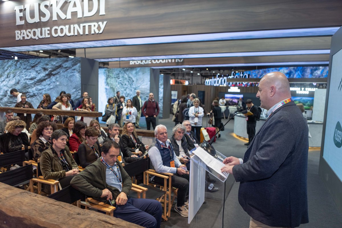Basquetour_eus's tweet photo. ✔️ @Bizkaia presenta a #Flissy en #FiturEuskadi2026, un personaje creado para acercar al público familiar el valor natural y geológico del #flysch a través de:

🌱 Educación ambiental
🪨 Divulgación del patrimonio
🌊 Protección de la costa https://t.co/EIQz27pDvo