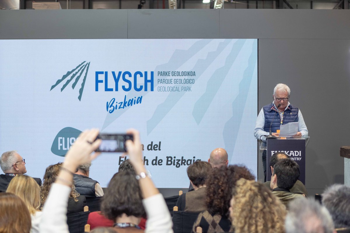 Basquetour_eus's tweet photo. ✔️ @Bizkaia presenta a #Flissy en #FiturEuskadi2026, un personaje creado para acercar al público familiar el valor natural y geológico del #flysch a través de:

🌱 Educación ambiental
🪨 Divulgación del patrimonio
🌊 Protección de la costa https://t.co/EIQz27pDvo