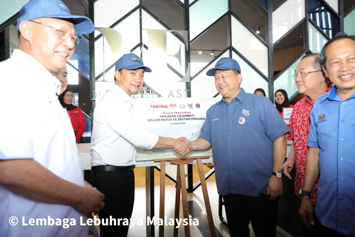 22 Jan 2026 - Hari ini, YB Dato Sri Alexander Nanta Linggi, Menteri Kerja Raya telah merasmikan pembukaan Struktur Tanjakan (Jejambat) di Lebuhraya Senai–Desaru (SDE). Majlis pembukaan ini turut dihadiri oleh Yang Amat Berhormat Dato' Onn Hafiz bin Ghazi, Menteri Besar Johor.