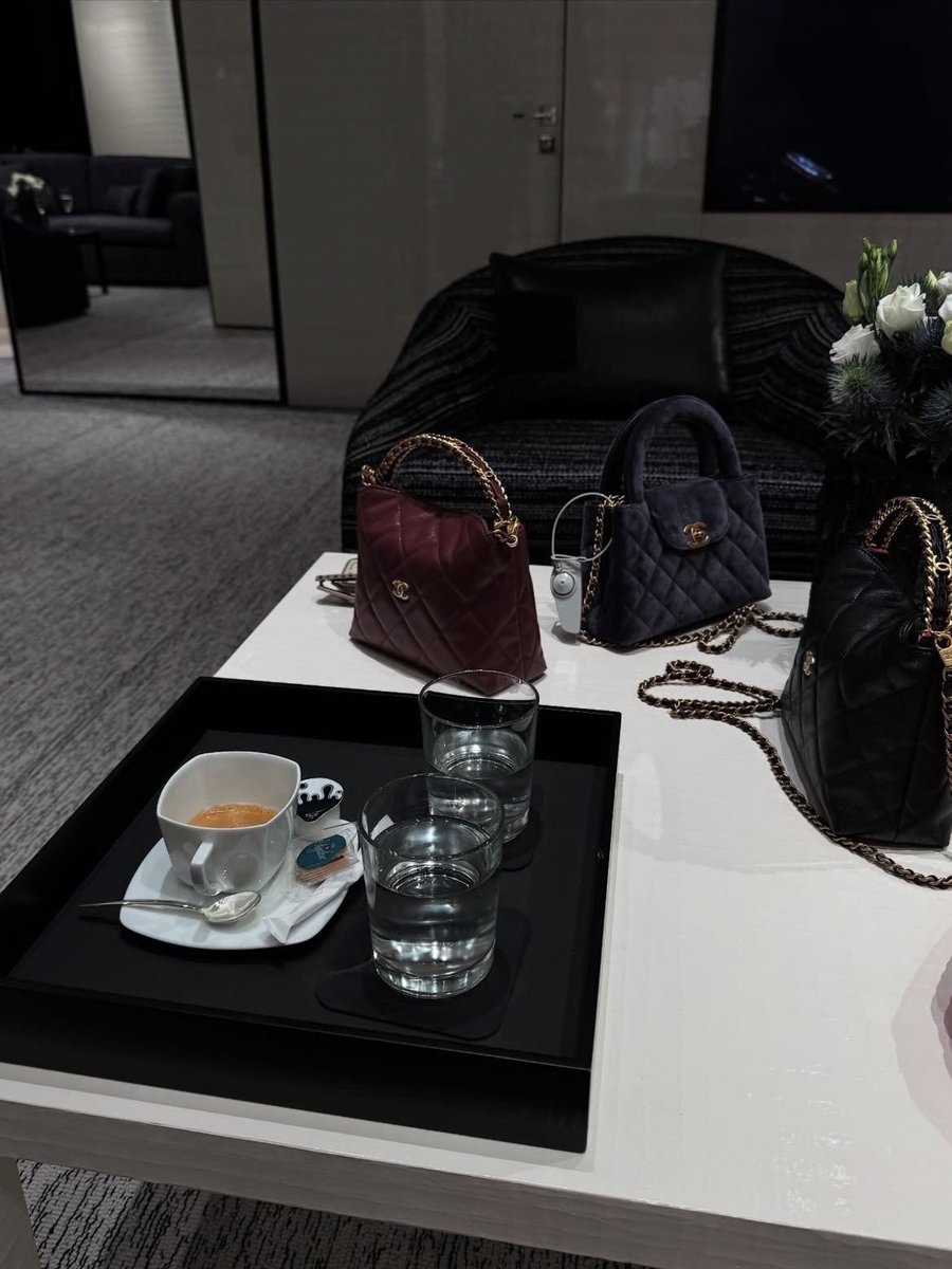 𝒞𝓁𝒶𝓈𝓈𝓎 tweet media