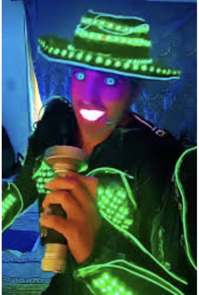 JasonIsLost's tweet image. Dinosaur receptionist (変なホテル Tokyo), Kuidaore Taro drummer (Osaka), Saba Sword (Power Rangers), Neon Robot Dancer (TikTok, mundanity).