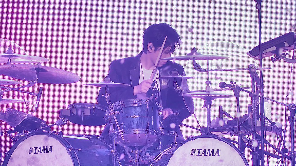 XH_official's tweet image. Save me | Xdinary Heroes(엑스디너리 히어로즈) Concert &amp;lt;Beautiful Mind&amp;gt; World Tour FINALE in SEOUL

youtu.be/PzAZkzjK-0Q

#XdinaryHeroes #엑스디너리히어로즈
#Beautiful_Mind_WorldTour
#Beautiful_Mind
#Save_me
#WE_ARE_ALL_HEROES