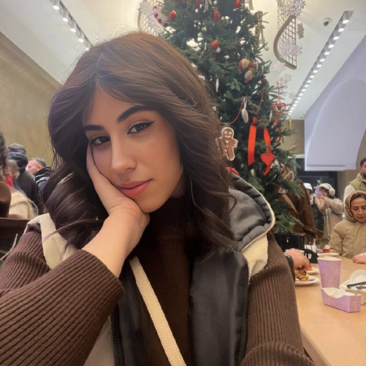 NoaMagid's tweet image. Elina Hojjati.

Shot dead by the Islamic regime before her mother’s eyes while demanding freedom.

Remember her name.