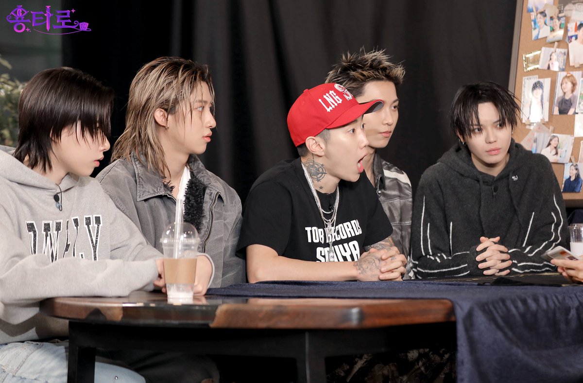 yong_tarot's tweet image. [📸] 현장포토
용타로 50번째 손님, 롱샷&amp;amp;박재범

🔮수요일 오후 6시 &amp;lt;용타로&amp;gt;

#LNGSHOT #롱샷 #오율 #률 #우진 #루이 @LNGSHOT4sho
#OHYUL #RYUL #WOOJIN #LOUIS
#박재범 #jaypark @Team_JayPark
#이용진 #LeeYongJin #용타로 #Yongtarot