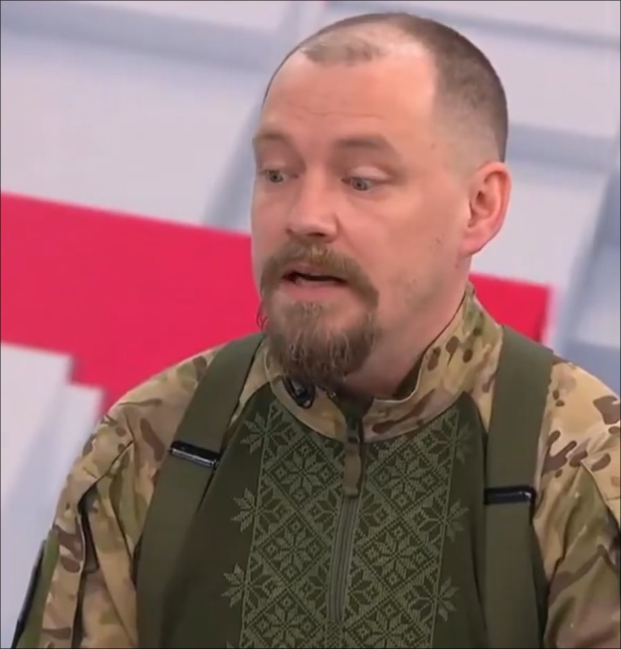 NSenseless666's tweet image. Коли зустрів ухилянта на вулиці, і дивишся як він замість телефона виймає ніж.