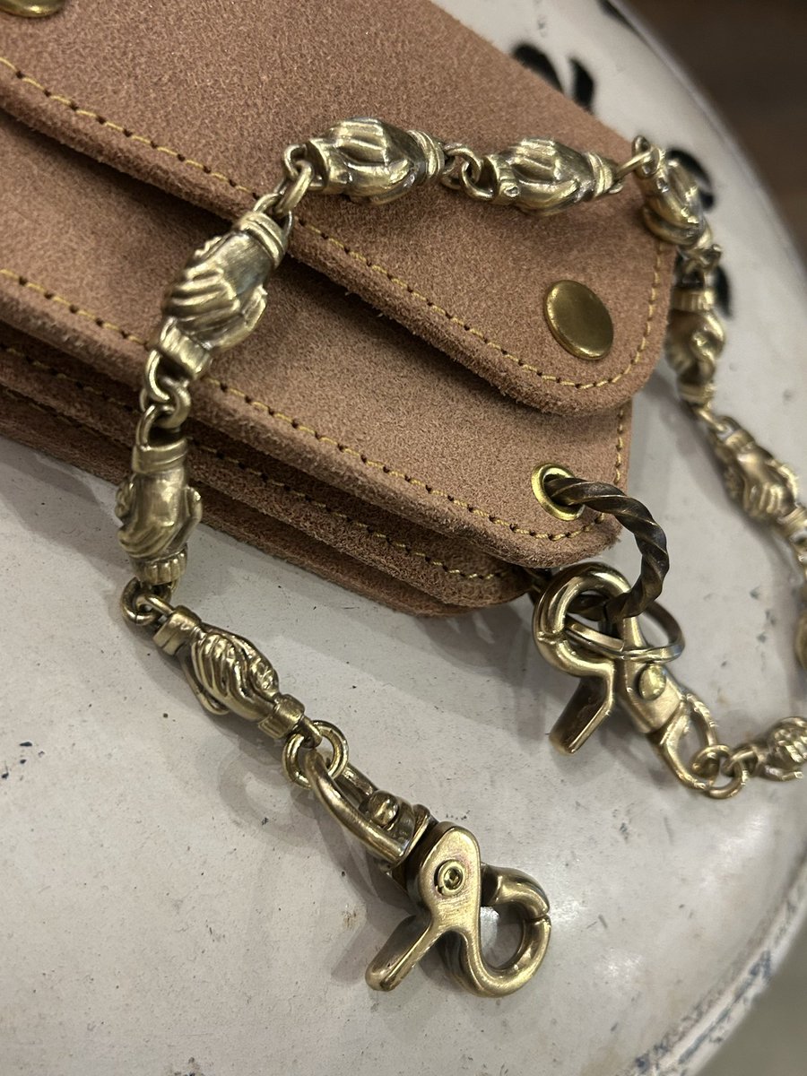 CHARCOAL_GREEN's tweet photo. 本日も沢山のご来店ありがとうございました😊
人気のこちら再入荷🤝
https://t.co/YLfWeSNzHu
#charcoalgreen
#チャコールグリーン
#vantique #shakehand https://t.co/GIr68I4sar