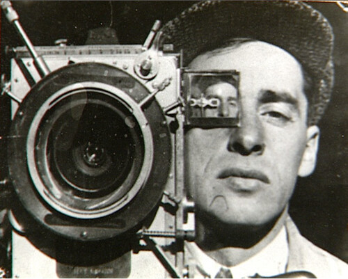 Serpotkine's tweet image. An almost complete collection of Dziga Vertov's filmography (1918-1942)

53.43 GB

58 films including 40 short films from 2 of his series (Kino-Pravda and Kino-Week)

transfer.it/t/l98fz5hH3LrQ