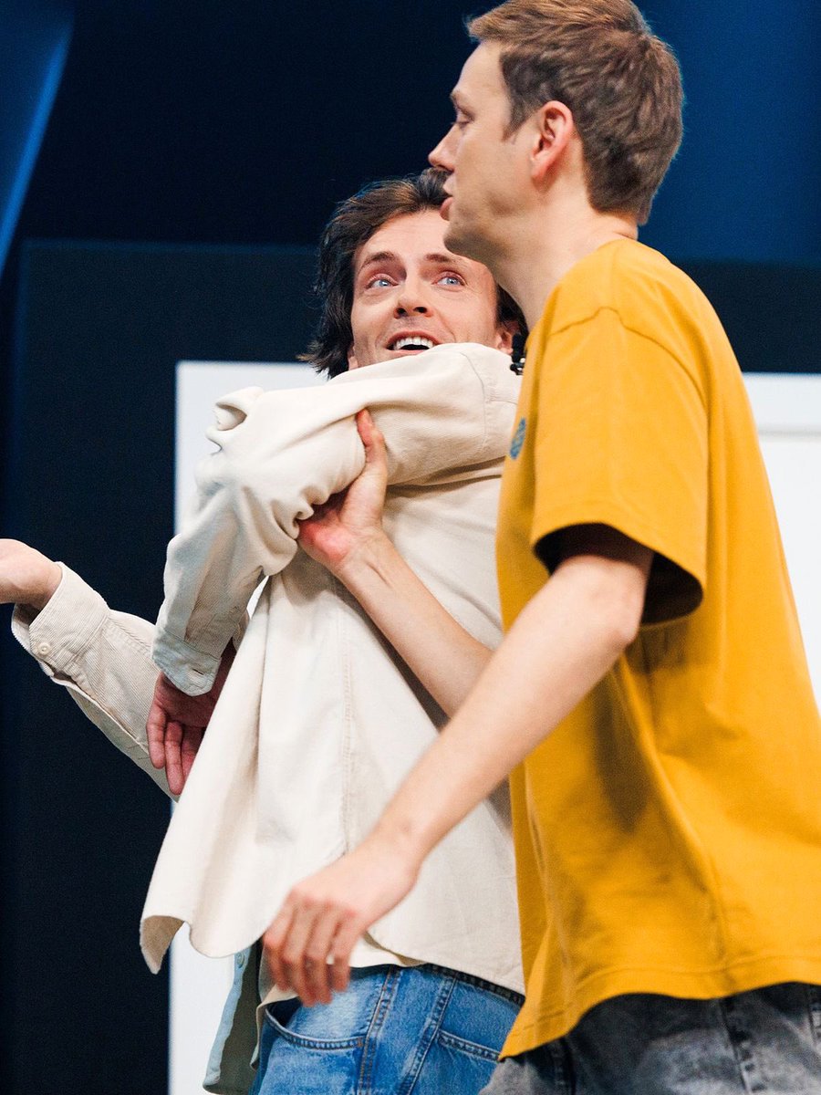 ndlotsofmoney's tweet image. Они 😌💕