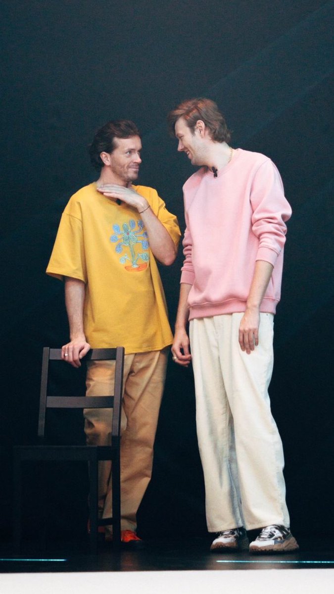 ndlotsofmoney's tweet image. Они 😌💕