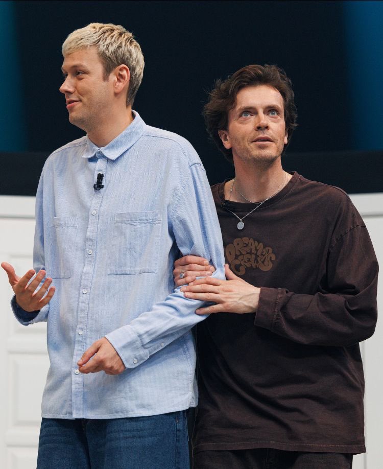 ndlotsofmoney's tweet image. Они 😌💕