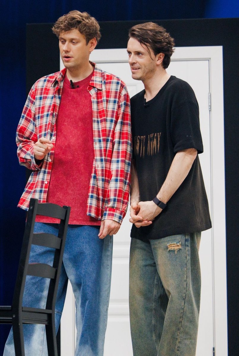 ndlotsofmoney's tweet image. Они 😌💕