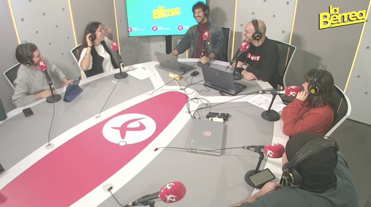 Nos queda... el cantar de un gitano.

Ya tenéis disponible el prgrama de ayer. Vino esta gente. Lo pasamos guay. 
PODCAST Y VÍDEO 👉  linktr.ee/laberrea