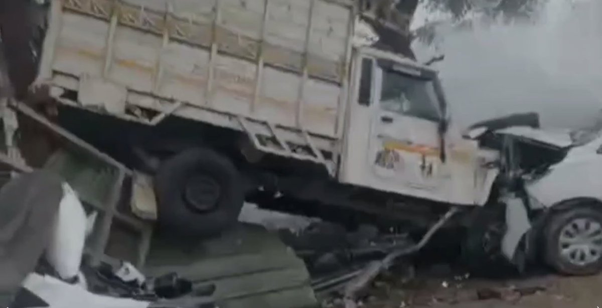 Bharat24Up's tweet image. कानपुर में एक भीषण हादसे में दो युवकों की जान चली गई और एक गंभीर रूप से घायल हो गया...

#KanpurAccident  #RailBazarPolice #Negligence #PublicSafety #UPNews #Bharat24UpUk   

@kanpurnagarpol @SumitAwasthiSir