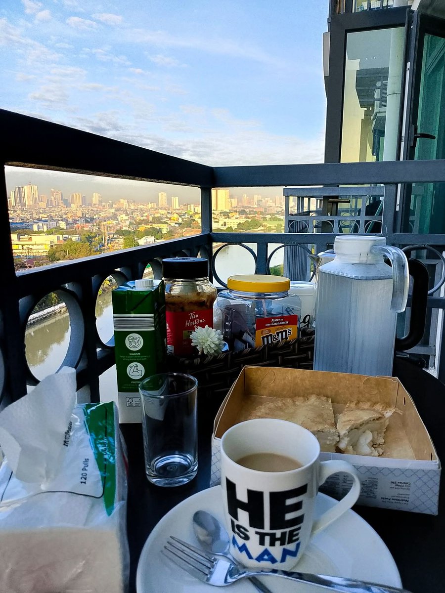 SuperGirlDChamp's tweet image. I woke up early and ate breakfast with my brother this morning. What a wonderful day indeed! 🍳 #LateUpload