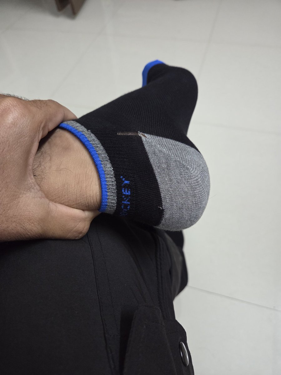 hngustudypoint's tweet image. Bought a brand-new, unused pair of socks from Jockey and unfortunately noticed a tear before even using it.
Hoping for a quick resolution.
#JockeyIndia #CustomerSupport #QualityIssue @JockeyIndia @Jockey