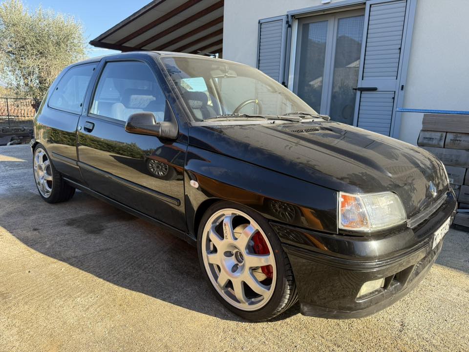 Si accettano prenotazioni per nuovo lotto di ruote EVO Corse modello SB9 Ragno misure 7x17 ET35 4x100 colore Bianco - Oro e Silver applicazione RACING con tappi coprimozzo .
Per informazioni o prenotazioni 📨evospeedamg@gmail.com
.
.
.
#evocorse #sb9ragno #racingwheels #renault