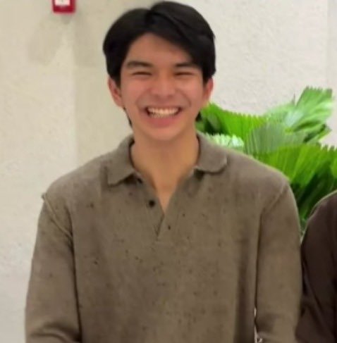 dcharlesuy's tweet image. pati pagtawa same na same na sila :))

ASHRAVE THURSTICK TO ONE

#PBBCollab20StickandRun