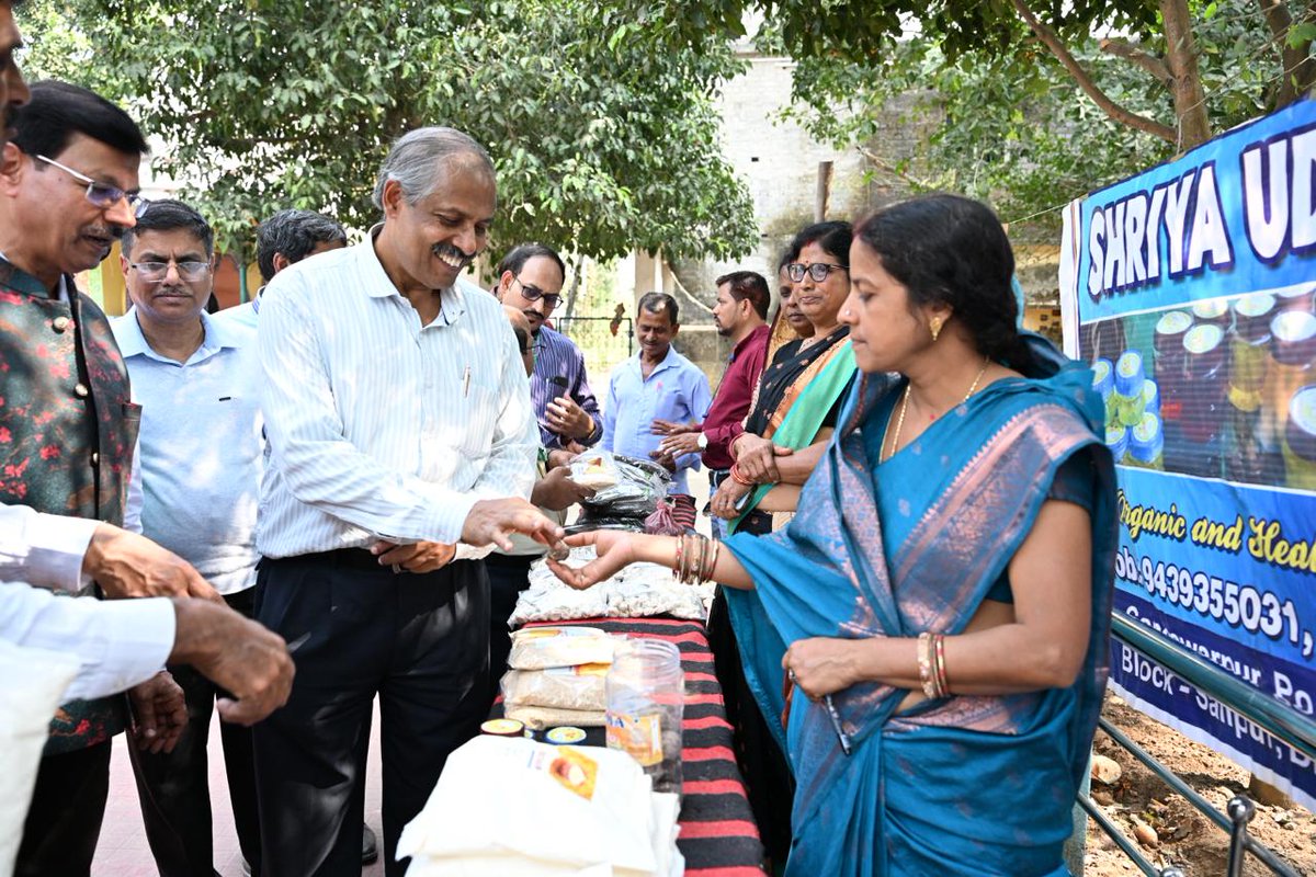 RiceIcar's tweet photo. Participatory field visit–cum–farmers’ interaction programme under the Farmer FIRST Programme (FFP) was organized on 21 January 2026 at Farmer FIRST Programme (FFP) cluster, Salipur, Cuttack. #FarmersWelfare @RiceIcar @icarindia @AgriGoI @DDKisanChannel #FarmerInteraction https://t.co/DcEoVKwNPF
